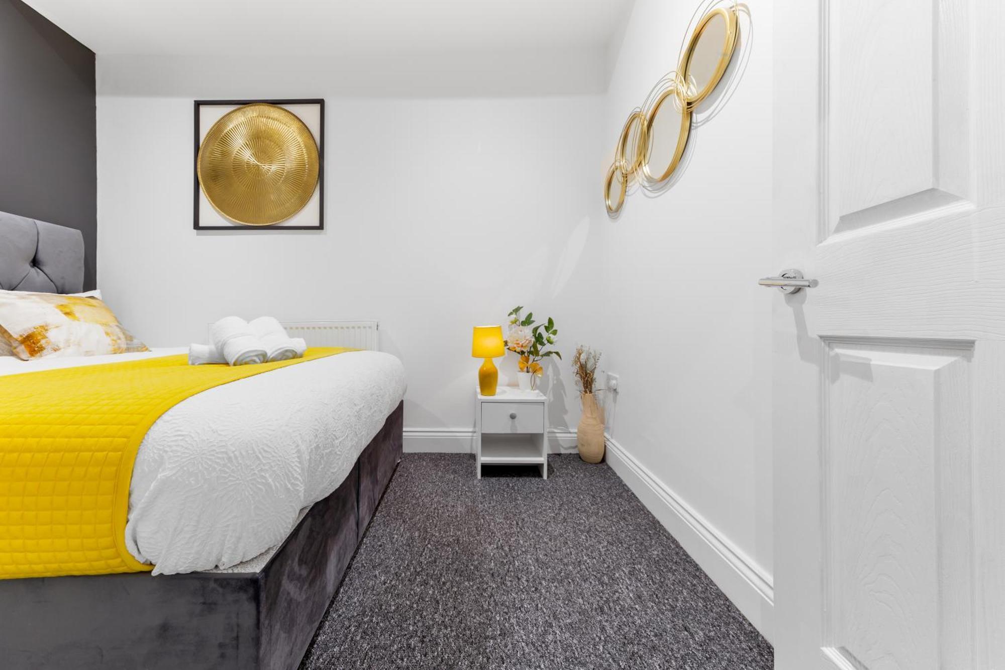 Apartment Serene 2-bed Escape With Garden & Parking- Vibes, Suburban Calm-book Instantly & Save On Long Stays!