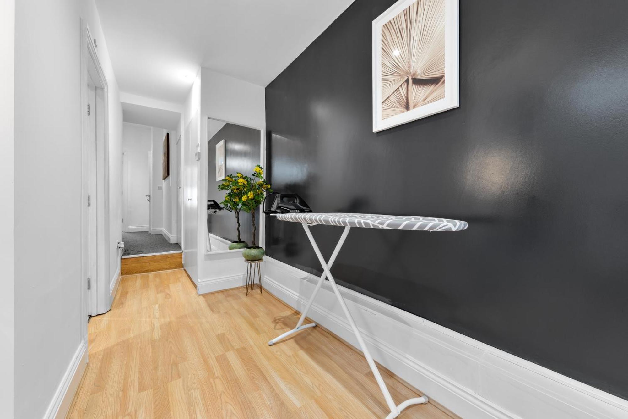 Serene 2-bed Escape With Garden & Parking- Vibes, Suburban Calm-book Instantly & Save On Long Stays! Apartment *