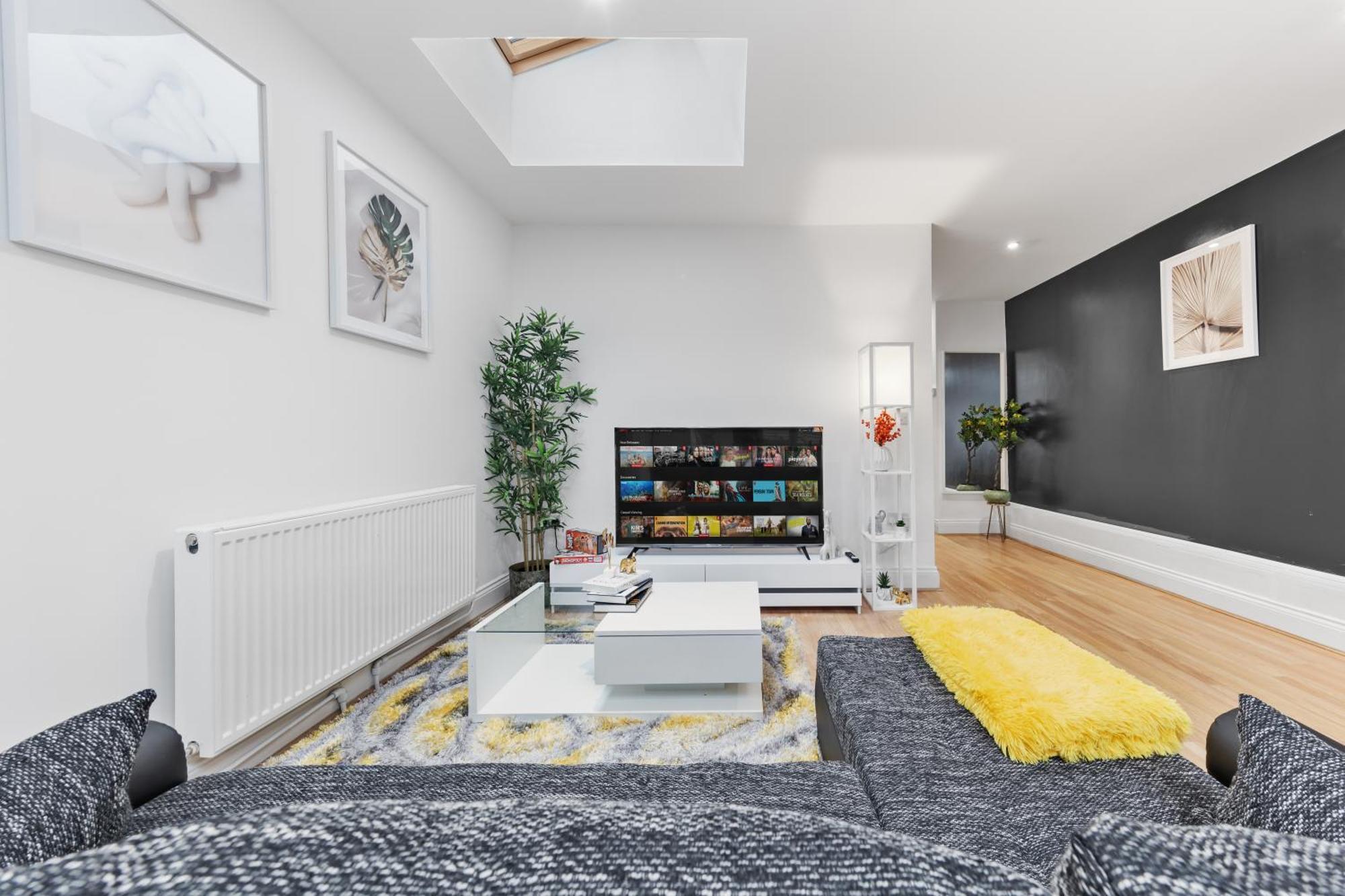 Serene 2-bed Escape With Garden & Parking- Vibes, Suburban Calm-book Instantly & Save On Long Stays! Apartment *